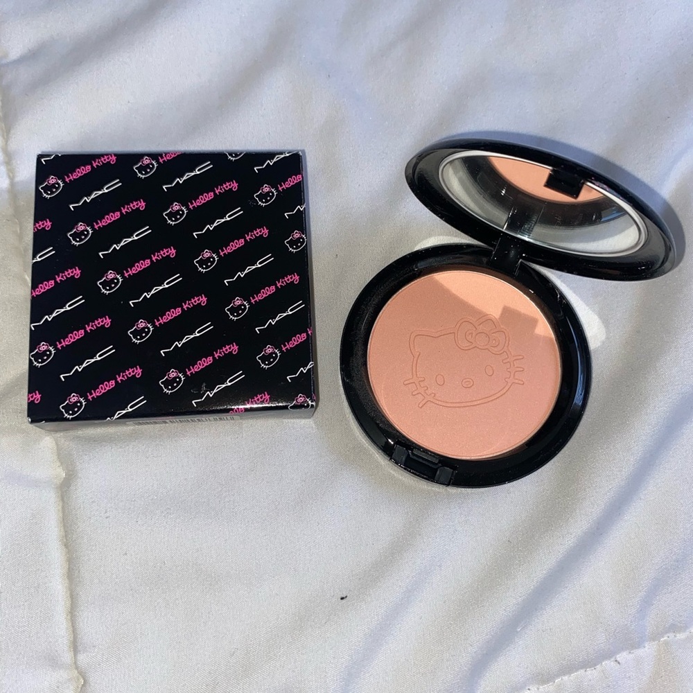 MAC Cosmetics Hello Kitty Makeup Collection 2009 - Picture 6 of 16